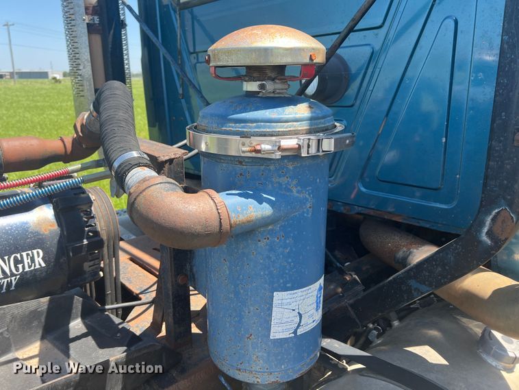 image for item HL9021 2002 Mack CH612  semi truck