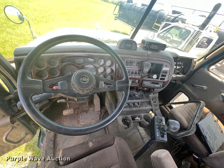 image for item HL9021 2002 Mack CH612  semi truck