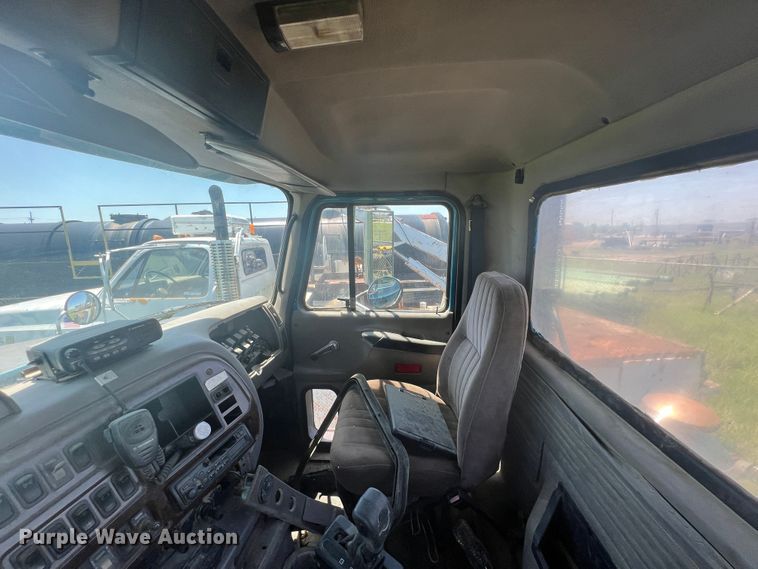 image for item HL9021 2002 Mack CH612  semi truck