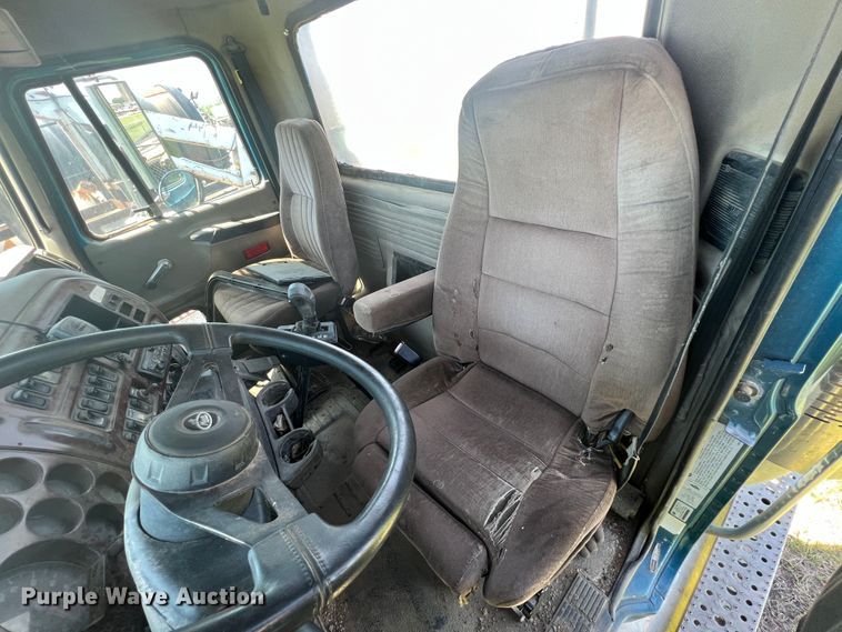 image for item HL9021 2002 Mack CH612  semi truck