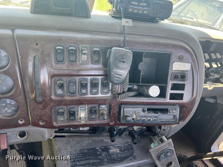 image for item HL9021 2002 Mack CH612  semi truck