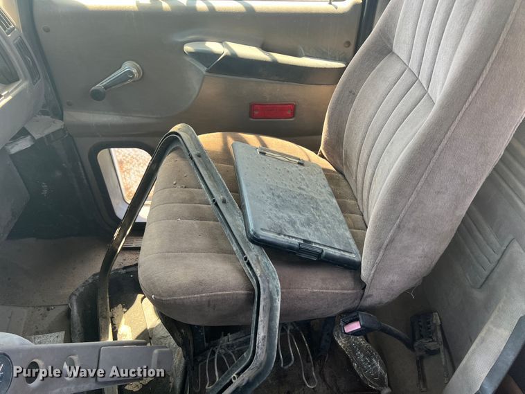 image for item HL9021 2002 Mack CH612  semi truck