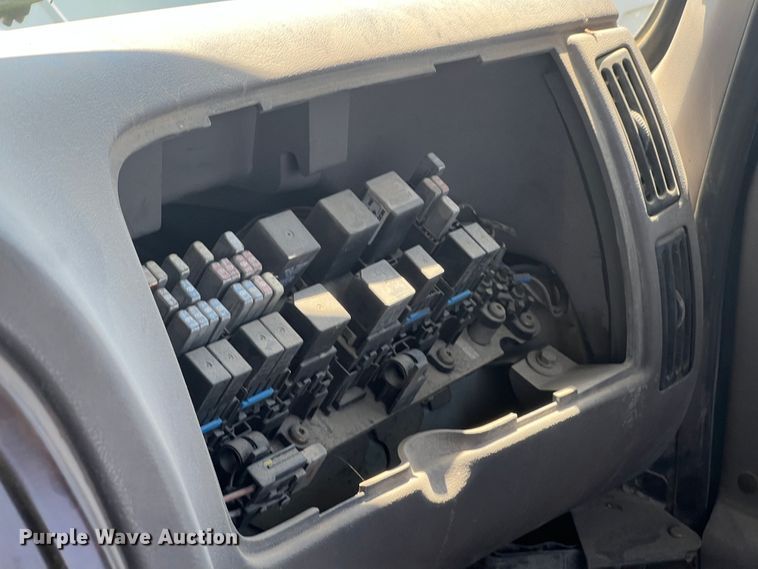 image for item HL9021 2002 Mack CH612  semi truck