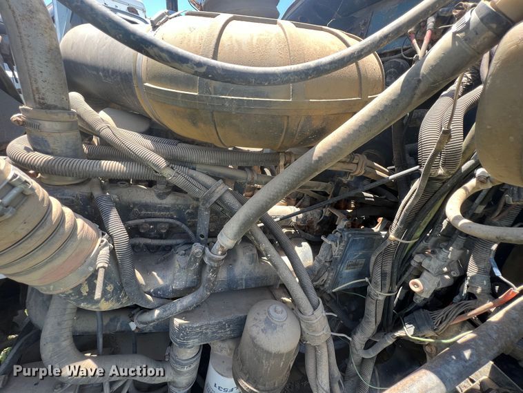 image for item HL9021 2002 Mack CH612  semi truck