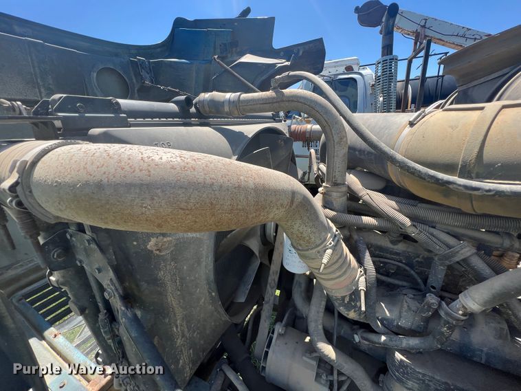 image for item HL9021 2002 Mack CH612  semi truck