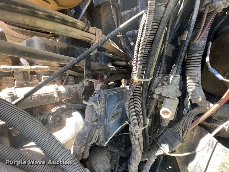 image for item HL9021 2002 Mack CH612  semi truck