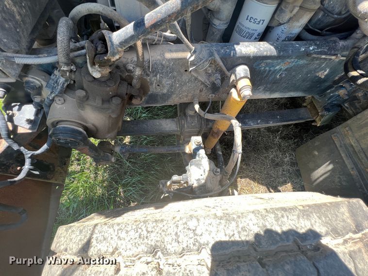 image for item HL9021 2002 Mack CH612  semi truck