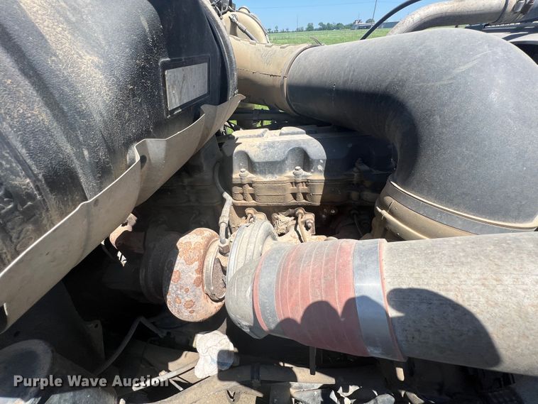 image for item HL9021 2002 Mack CH612  semi truck