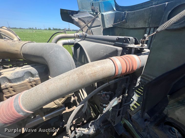 image for item HL9021 2002 Mack CH612  semi truck