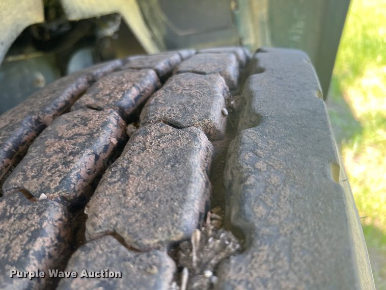 image for item HL9021 2002 Mack CH612  semi truck