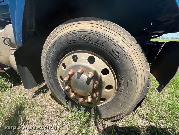 image for item HL9021 2002 Mack CH612  semi truck