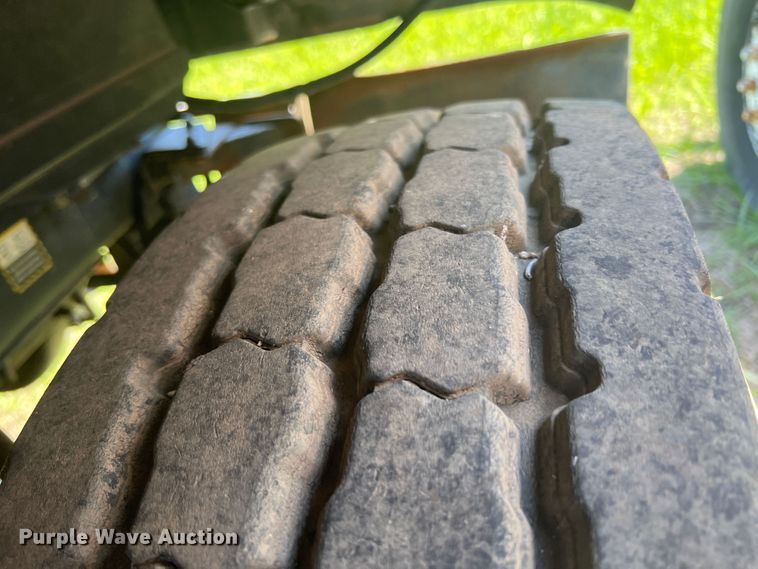 image for item HL9021 2002 Mack CH612  semi truck