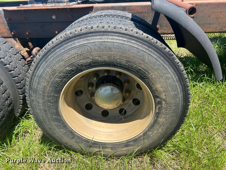 image for item HL9021 2002 Mack CH612  semi truck