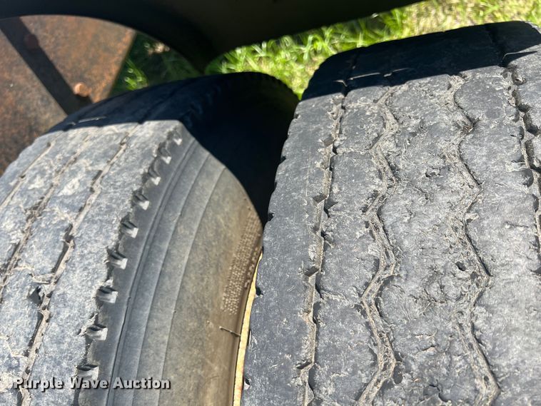 image for item HL9021 2002 Mack CH612  semi truck