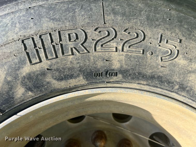 image for item HL9021 2002 Mack CH612  semi truck