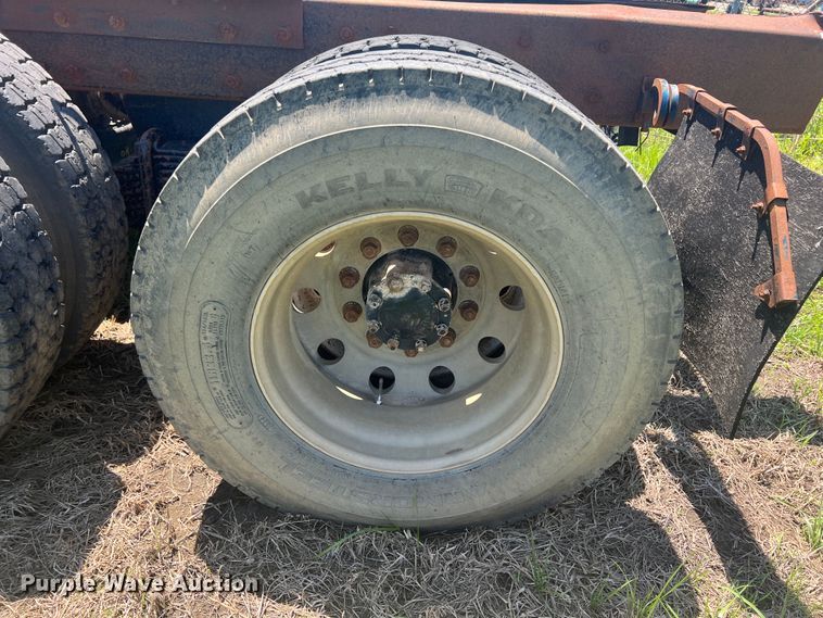 image for item HL9021 2002 Mack CH612  semi truck