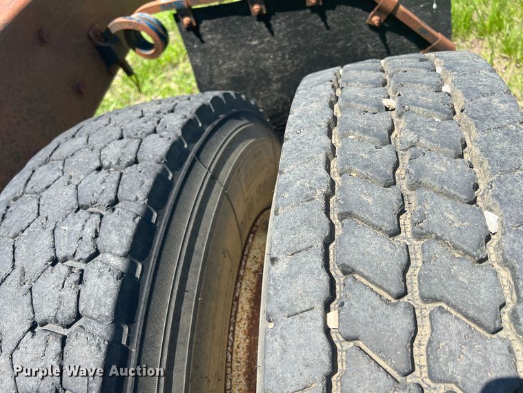 image for item HL9021 2002 Mack CH612  semi truck