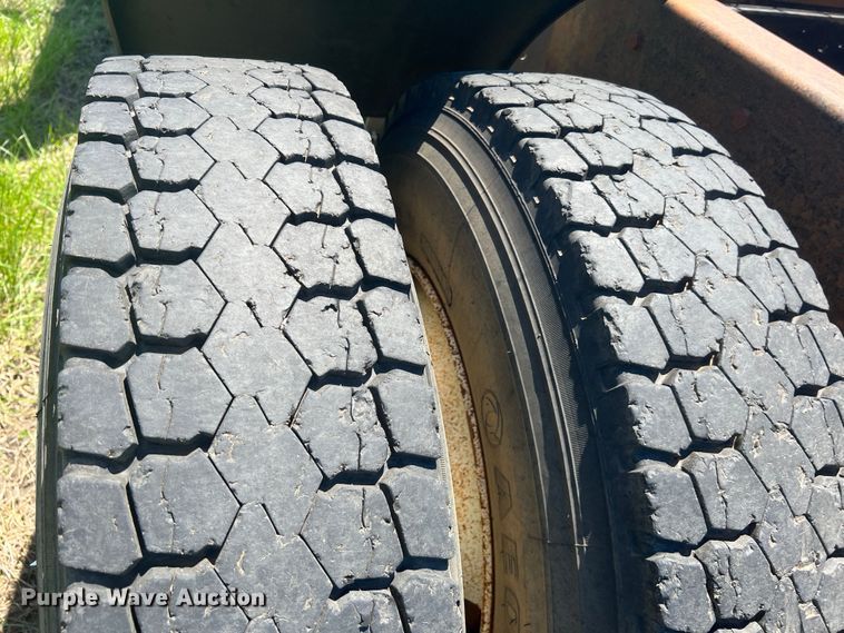 image for item HL9021 2002 Mack CH612  semi truck