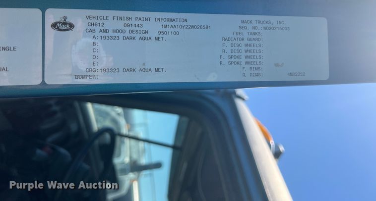 image for item HL9021 2002 Mack CH612  semi truck