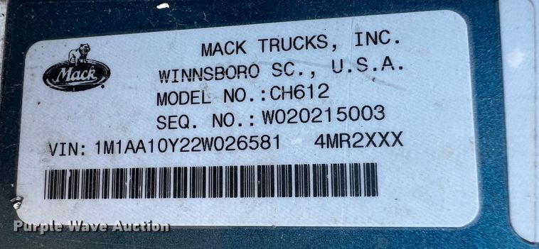 image for item HL9021 2002 Mack CH612  semi truck
