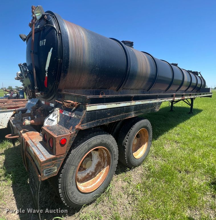 image for item HL9023 1992 Herring Fabrication 130V  vacuum trailer