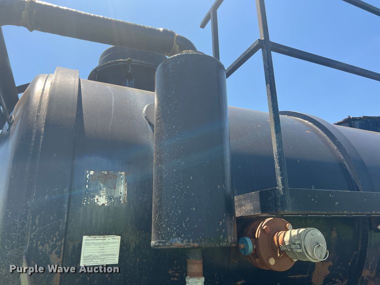 image for item HL9023 1992 Herring Fabrication 130V  vacuum trailer