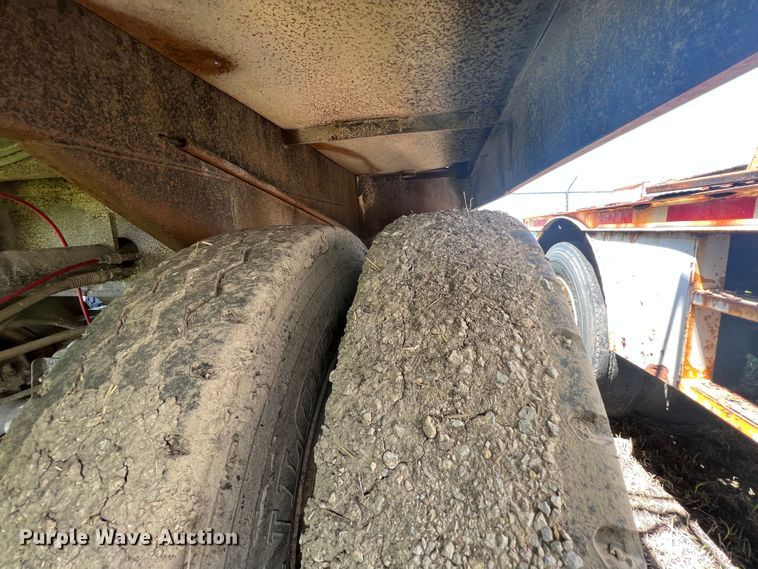 image for item HL9023 1992 Herring Fabrication 130V  vacuum trailer