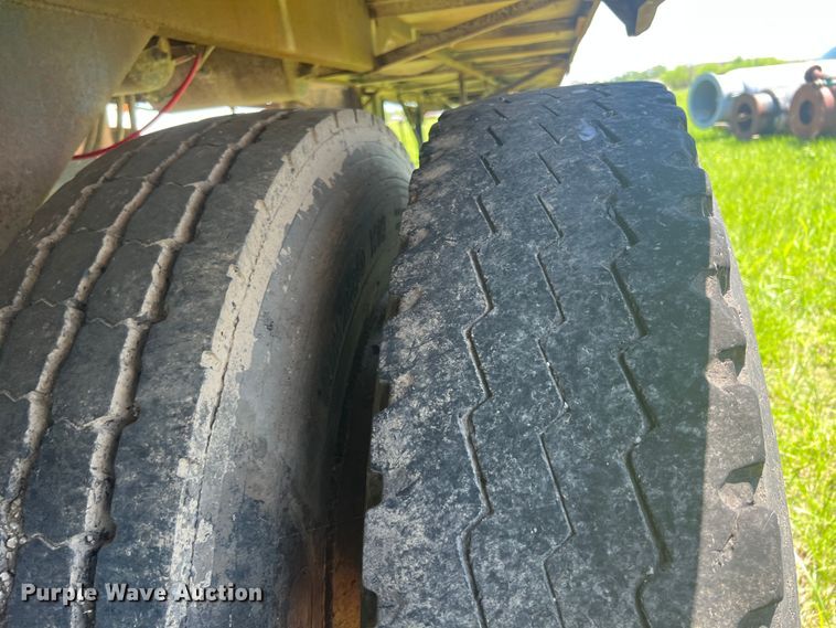 image for item HL9023 1992 Herring Fabrication 130V  vacuum trailer