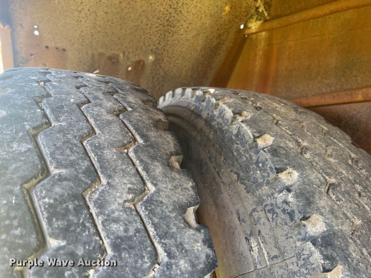 image for item HL9023 1992 Herring Fabrication 130V  vacuum trailer