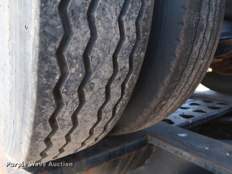 image for item IY9107 1998 Trail King TK130MDG-663  lowboy equipment trailer