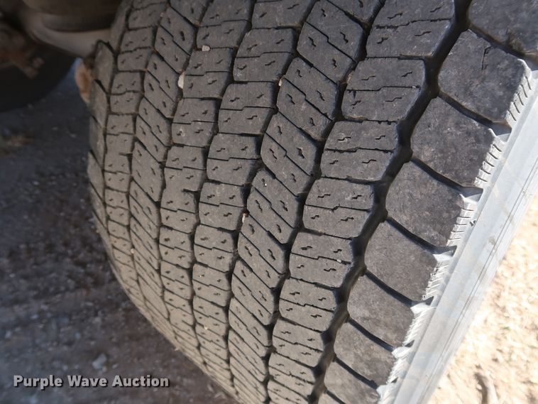 image for item IY9112 2012 Stoughton AVW-535T-S-C-AR  dry van trailer