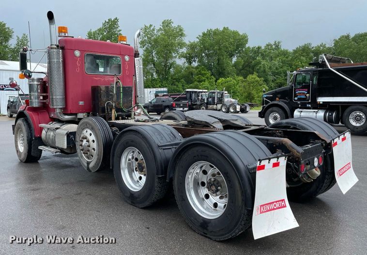 image for item JC9878 2006 Kenworth T800  semi truck