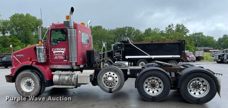 image for item JC9878 2006 Kenworth T800  semi truck