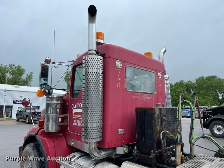 image for item JC9878 2006 Kenworth T800  semi truck