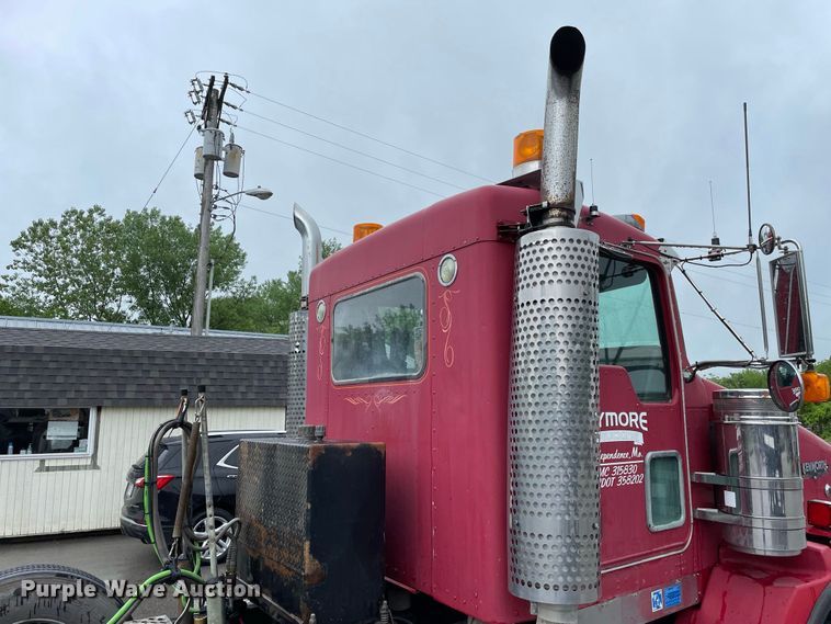 image for item JC9878 2006 Kenworth T800  semi truck