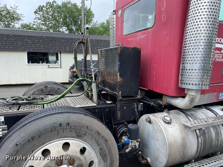 image for item JC9878 2006 Kenworth T800  semi truck