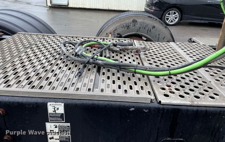 image for item JC9878 2006 Kenworth T800  semi truck