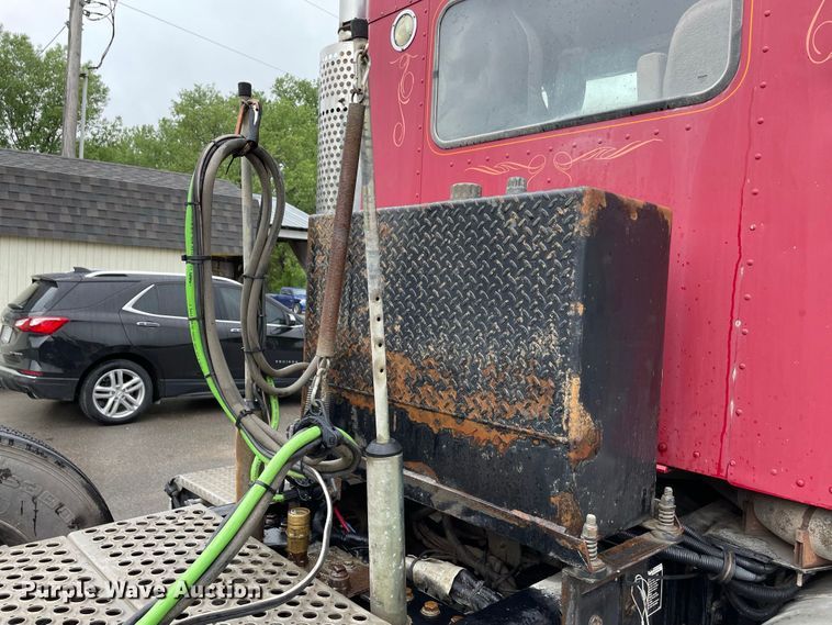 image for item JC9878 2006 Kenworth T800  semi truck