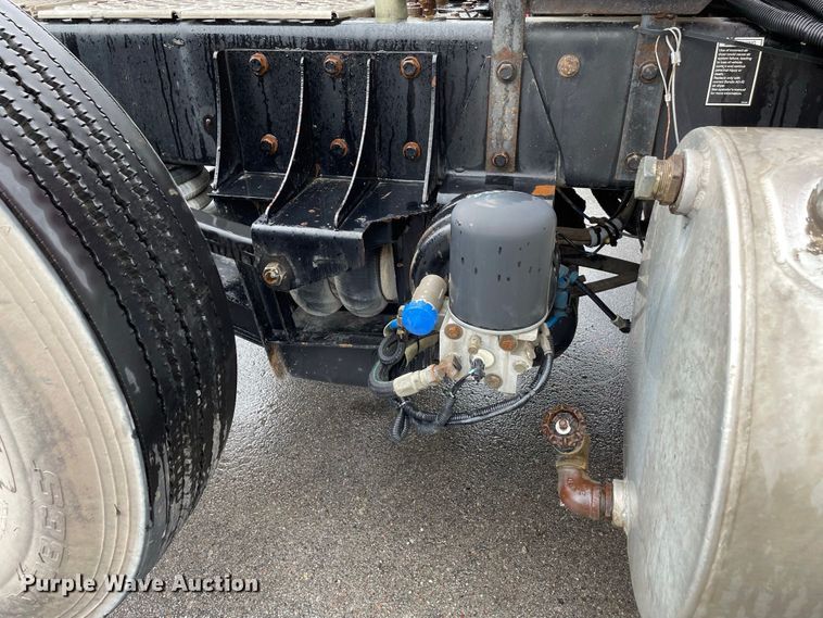 image for item JC9878 2006 Kenworth T800  semi truck