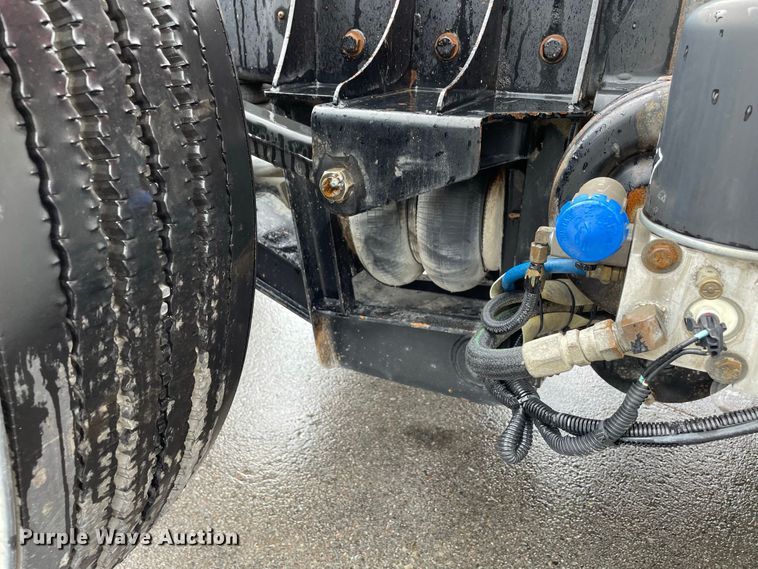 image for item JC9878 2006 Kenworth T800  semi truck