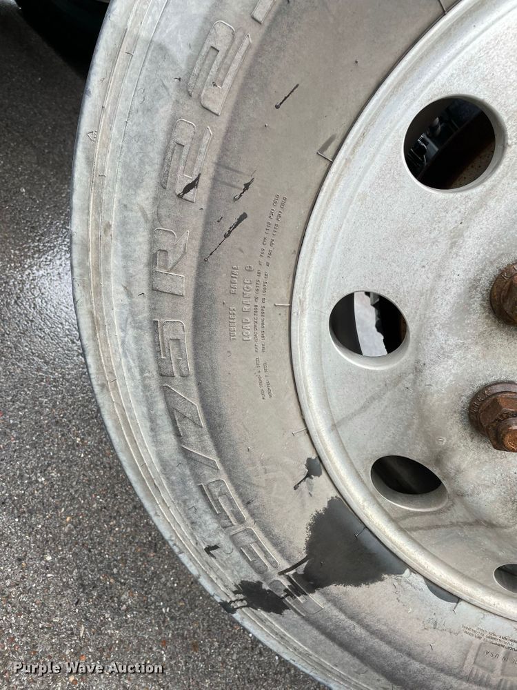 image for item JC9878 2006 Kenworth T800  semi truck