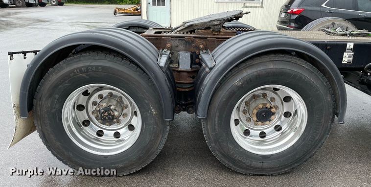 image for item JC9878 2006 Kenworth T800  semi truck