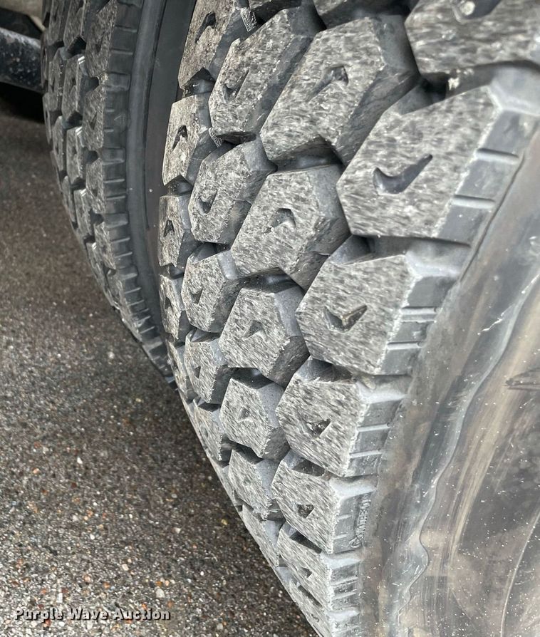 image for item JC9878 2006 Kenworth T800  semi truck