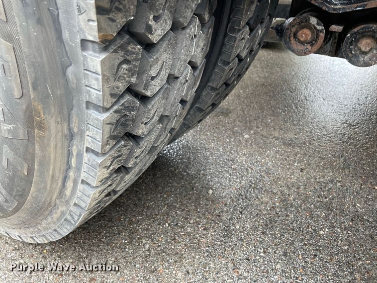 image for item JC9878 2006 Kenworth T800  semi truck