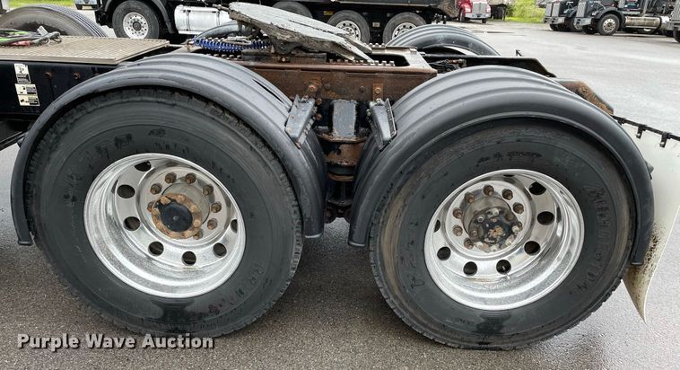 image for item JC9878 2006 Kenworth T800  semi truck