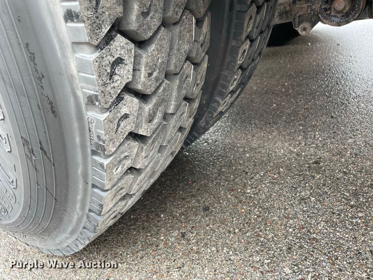 image for item JC9878 2006 Kenworth T800  semi truck