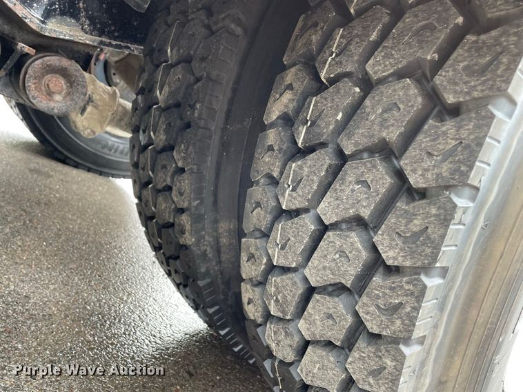 image for item JC9878 2006 Kenworth T800  semi truck