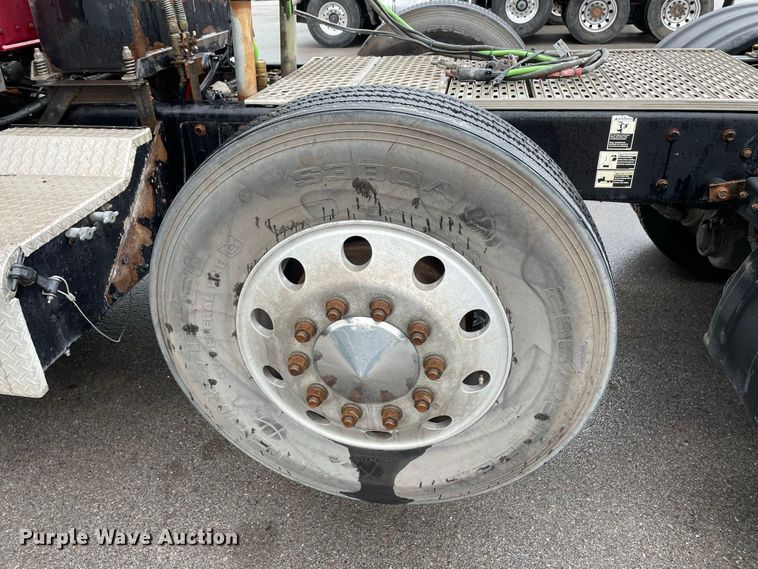 image for item JC9878 2006 Kenworth T800  semi truck