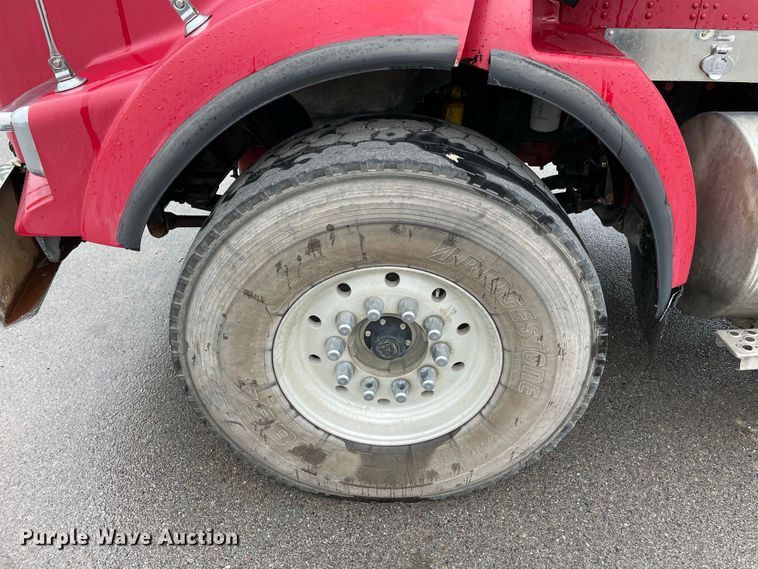 image for item JC9878 2006 Kenworth T800  semi truck