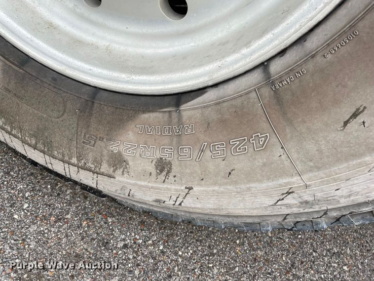 image for item JC9878 2006 Kenworth T800  semi truck